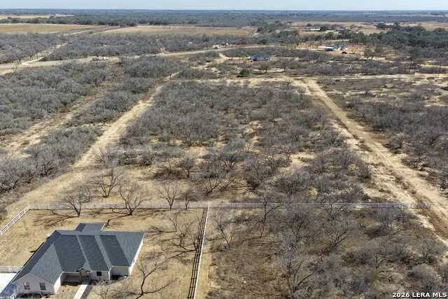 16282 fm 472 Bigfoot, TX 78005