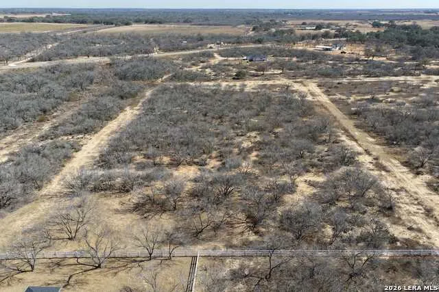 16282 fm 472 Bigfoot, TX 78005