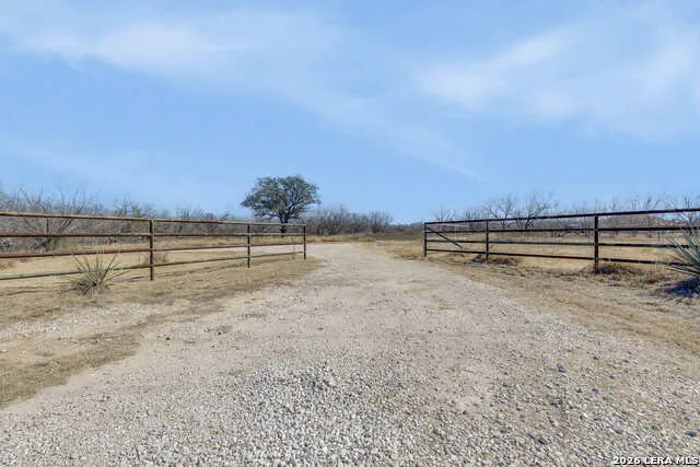 16282 fm 472 Bigfoot, TX 78005
