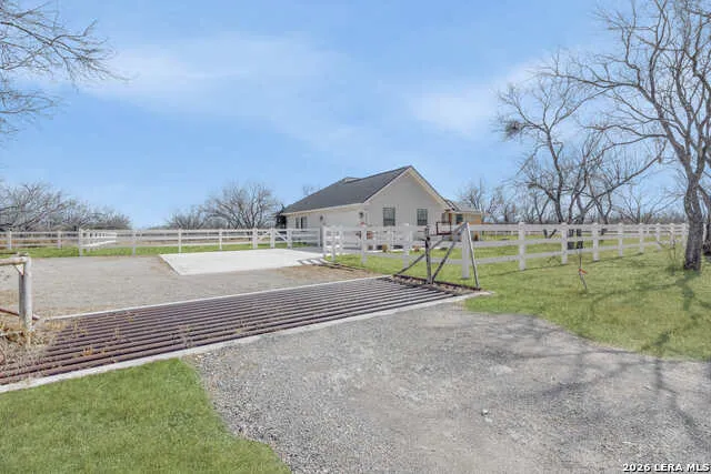 16282 fm 472 Bigfoot, TX 78005