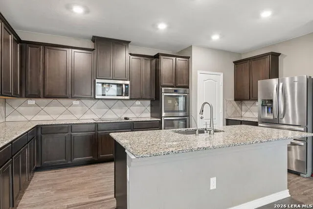 102 ANCHOR BLF Universal City, TX 78148