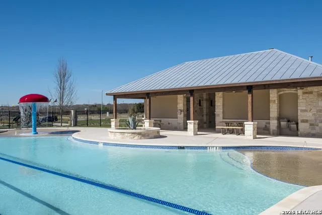 102 ANCHOR BLF Universal City, TX 78148