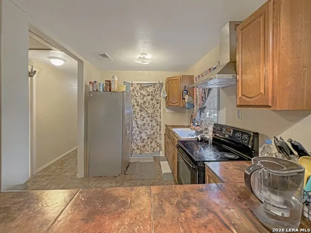 213 E 4th Elmendorf, TX 78112