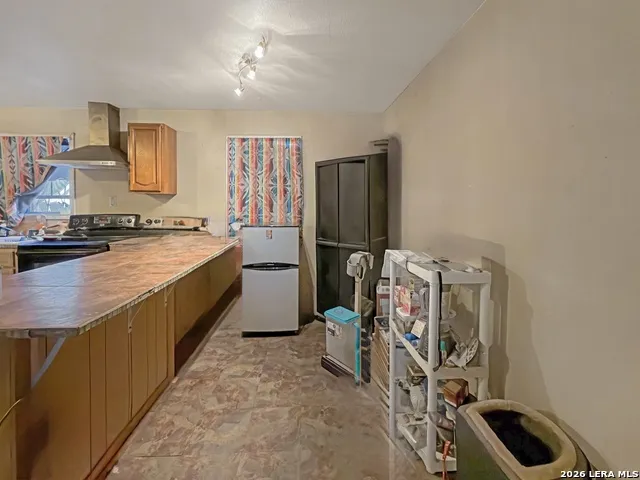 213 E 4th Elmendorf, TX 78112