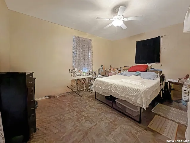 213 E 4th Elmendorf, TX 78112