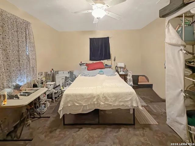 213 E 4th Elmendorf, TX 78112