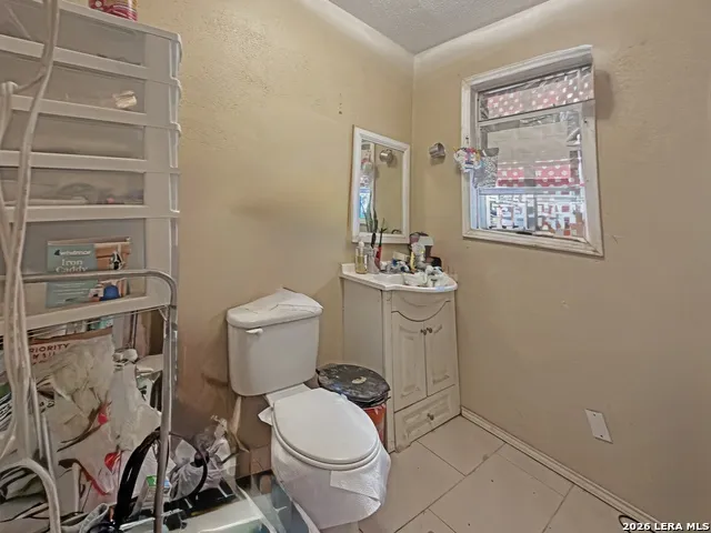 213 E 4th Elmendorf, TX 78112