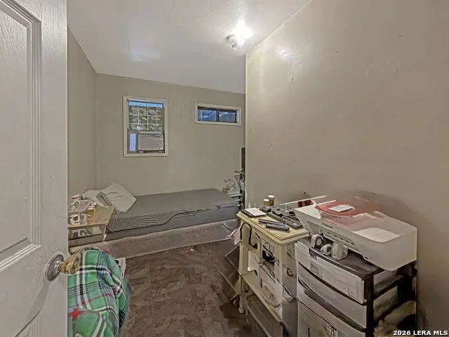 213 E 4th Elmendorf, TX 78112