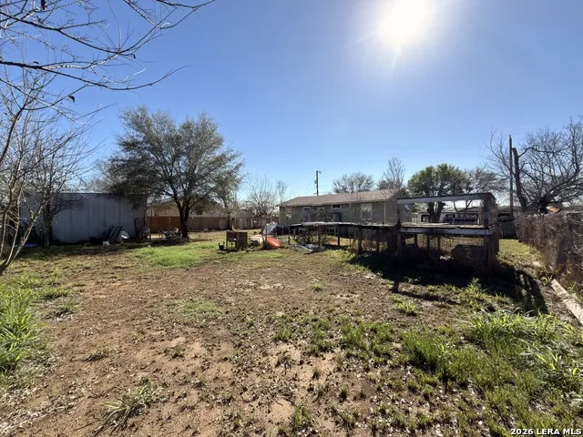 213 E 4th Elmendorf, TX 78112