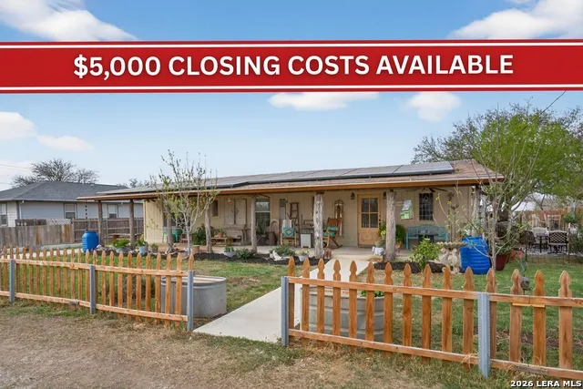 405 Coughran Pleasanton, TX 78064