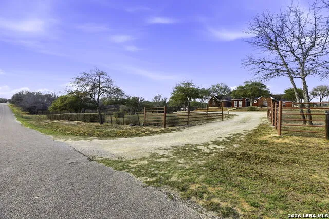 1007 Bluebonnet Lane Adkins, TX 78101
