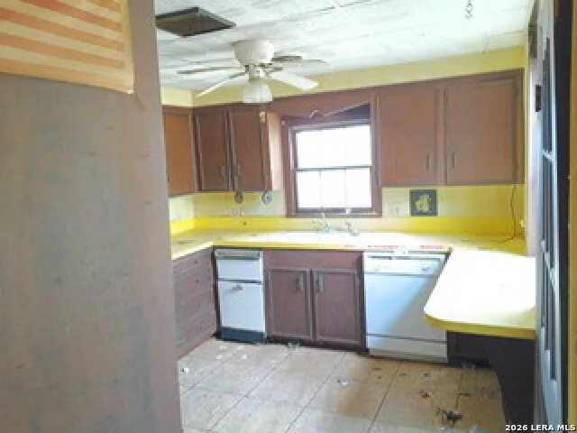 708 Parkview Port Lavaca, TX 77979