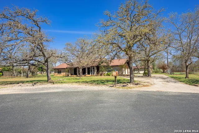 162 Oak Wood Rd Kerrville, TX 78028