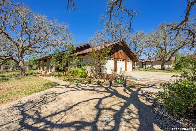 162 Oak Wood Rd Kerrville, TX 78028