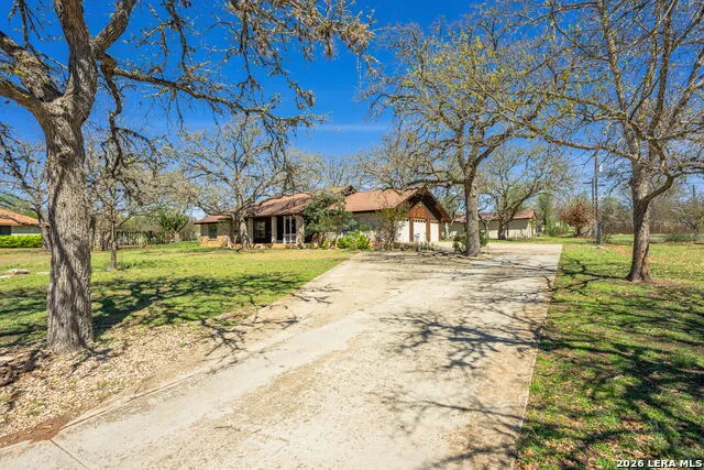 162 Oak Wood Rd Kerrville, TX 78028