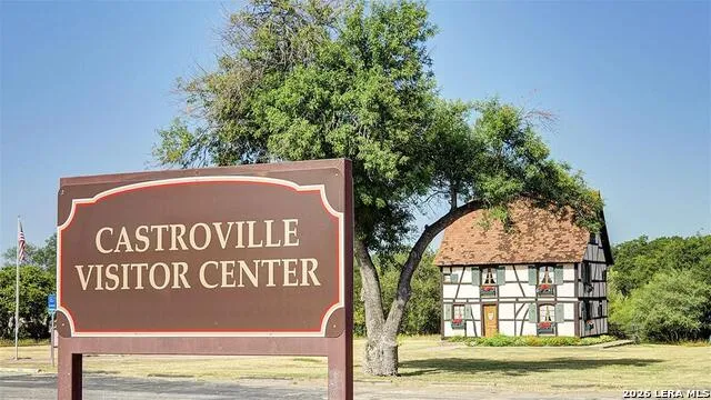 131 Pin Oak Castroville, TX 78009