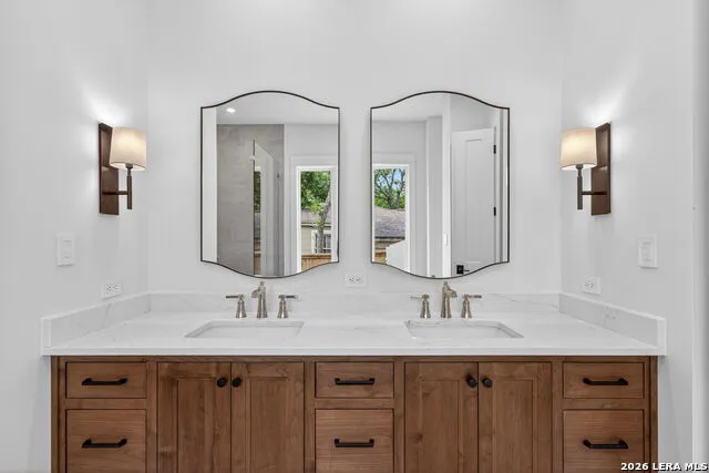 255 CLAYWELL DR Alamo Heights, TX 78209