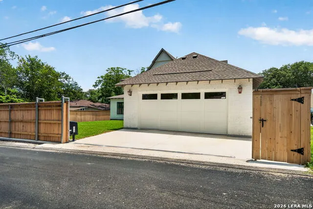 255 CLAYWELL DR Alamo Heights, TX 78209
