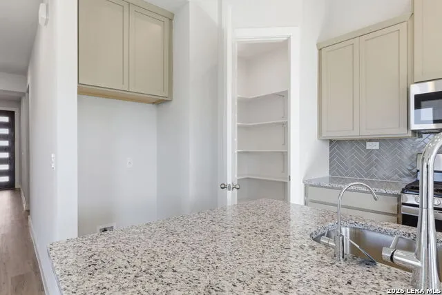 114 Scott Square San Antonio, TX 78253