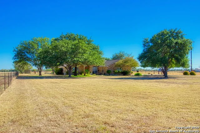 15260 Miller Rd St Hedwig, TX 78152