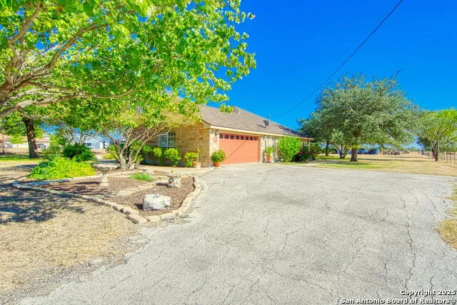 15260 Miller Rd St Hedwig, TX 78152