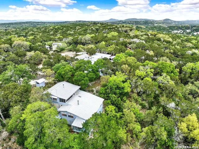 137 Hilltop Loop East Lakehills, TX 78063