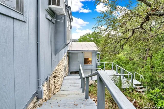 137 Hilltop Loop East Lakehills, TX 78063