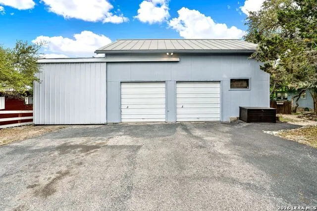 137 Hilltop Loop East Lakehills, TX 78063