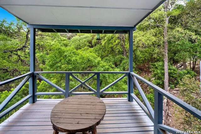 137 Hilltop Loop East Lakehills, TX 78063