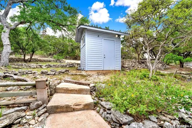 137 Hilltop Loop East Lakehills, TX 78063