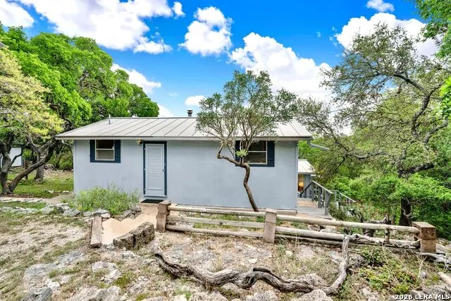 137 Hilltop Loop East Lakehills, TX 78063