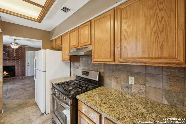 146 Village Path Castroville, TX 78009