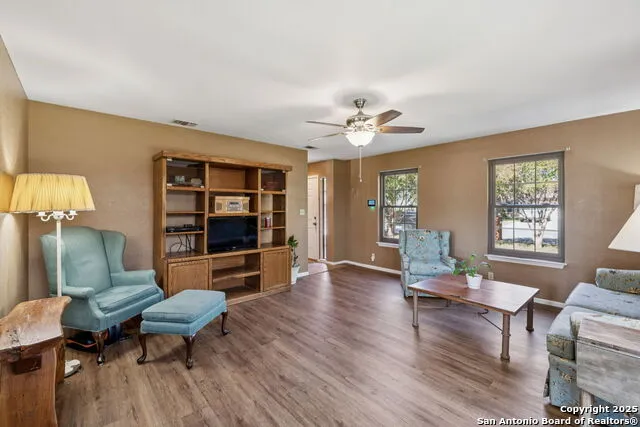 146 Village Path Castroville, TX 78009