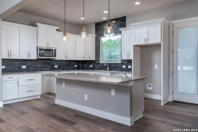 153 Spotted Horse Trail Bandera, TX 78003
