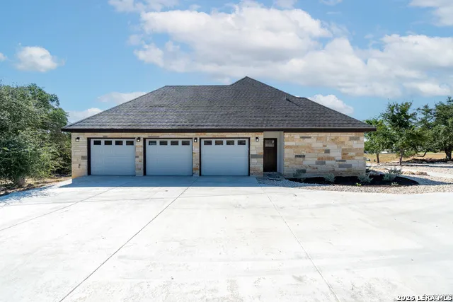 1416 CORKSCREW CT New Braunfels, TX 78132