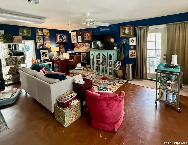 815 Getty Uvalde, TX 78801