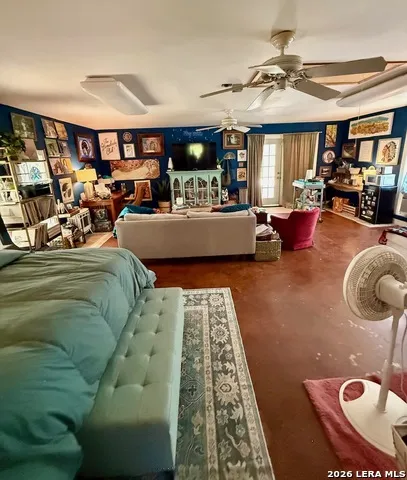 815 Getty Uvalde, TX 78801