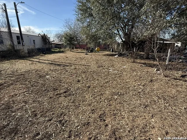 1507 HOUGH Adkins, TX 78101