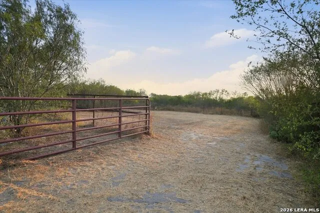 8251 COUNTY ROAD 106 Beeville, TX 78102