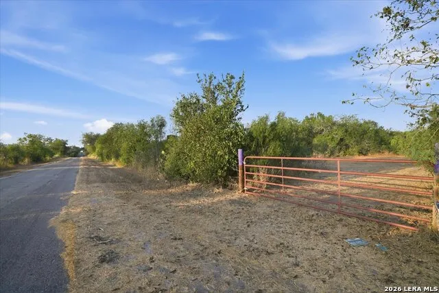 8251 COUNTY ROAD 106 Beeville, TX 78102
