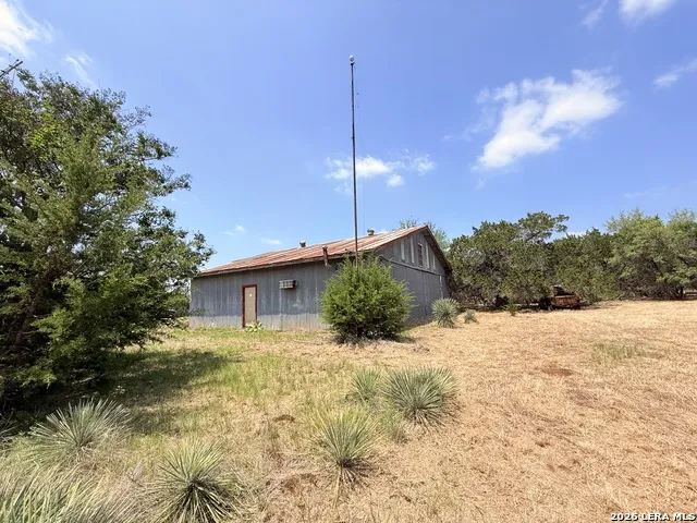 174 Waterman Ln Pipe Creek, TX 78063