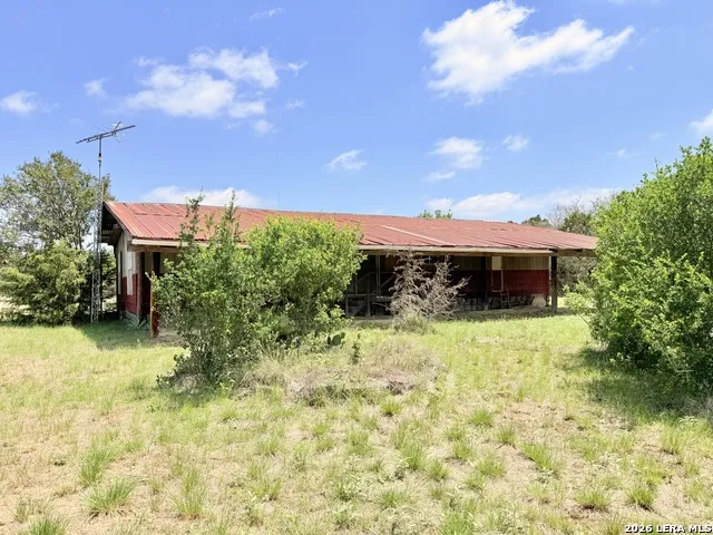 174 Waterman Ln Pipe Creek, TX 78063