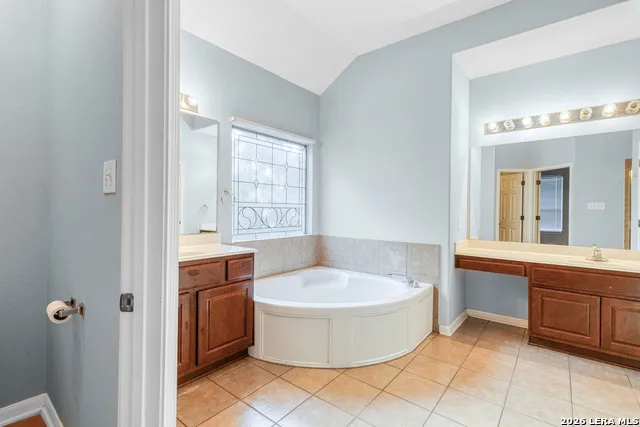 9116 Perdernales Rio Helotes, TX 78023