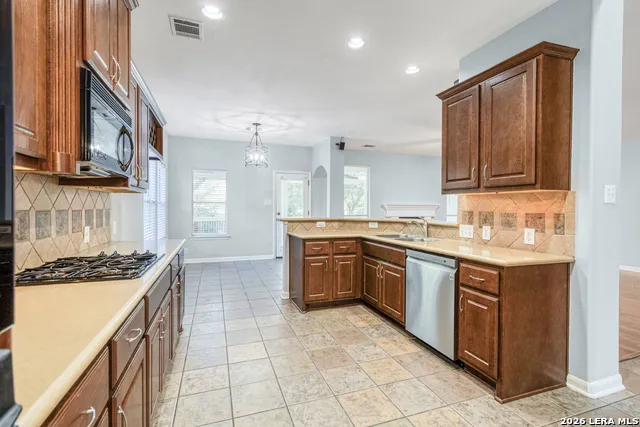 9116 Perdernales Rio Helotes, TX 78023