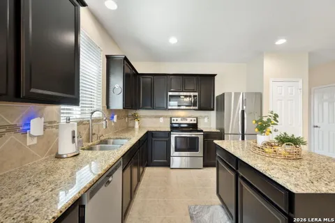 8722 BUGGY LN