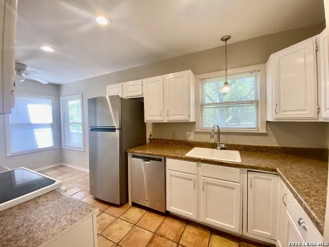 209 LYMAN DR Terrell Hills, TX 78209