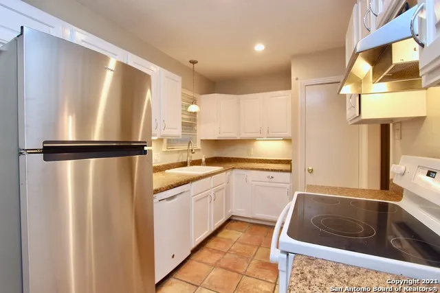 209 LYMAN DR Terrell Hills, TX 78209