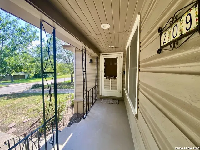 209 LYMAN DR Terrell Hills, TX 78209