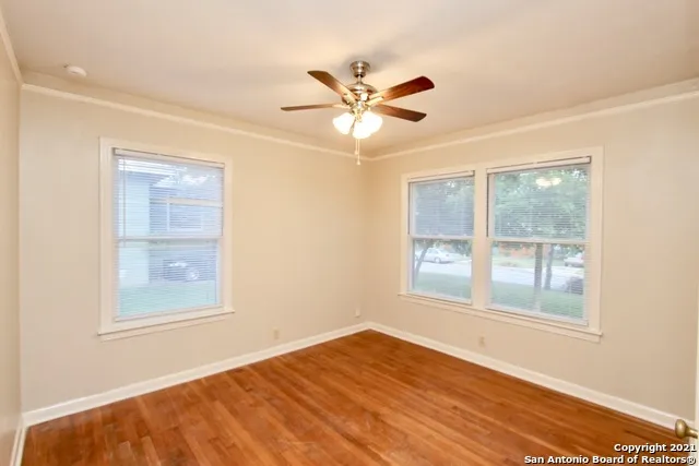209 LYMAN DR Terrell Hills, TX 78209