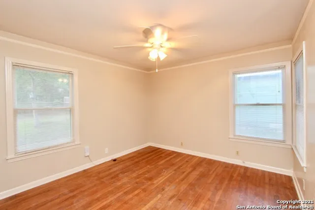 209 LYMAN DR Terrell Hills, TX 78209